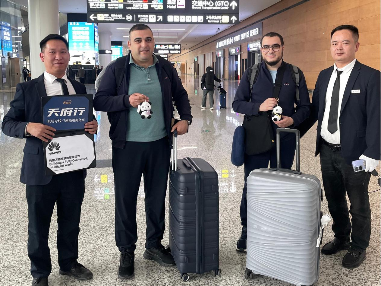 ů������12���οͣ��츮�л���ר�������������������������ж�����